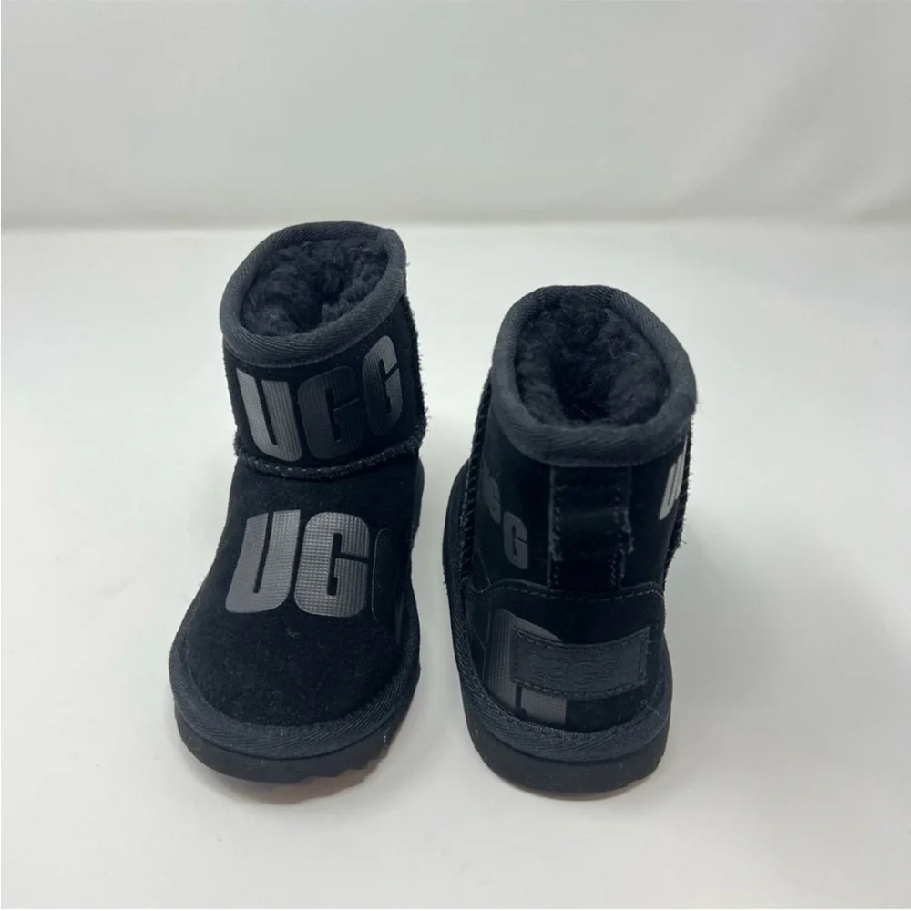 UGG mini classic scatter graphic Toddler Boots Size 7T New, NO BOX